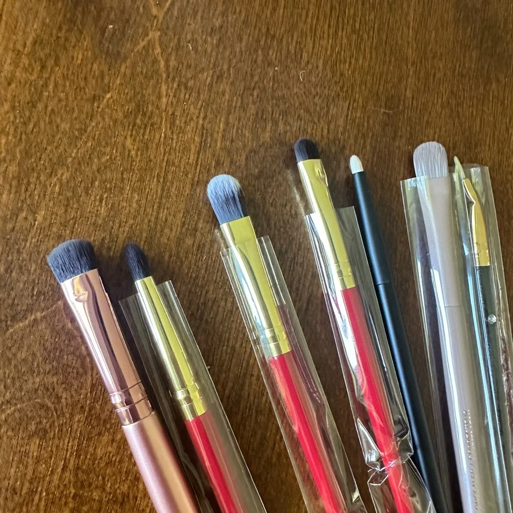 Set of Assorted High Qualitu Makeup Brushes for eyes